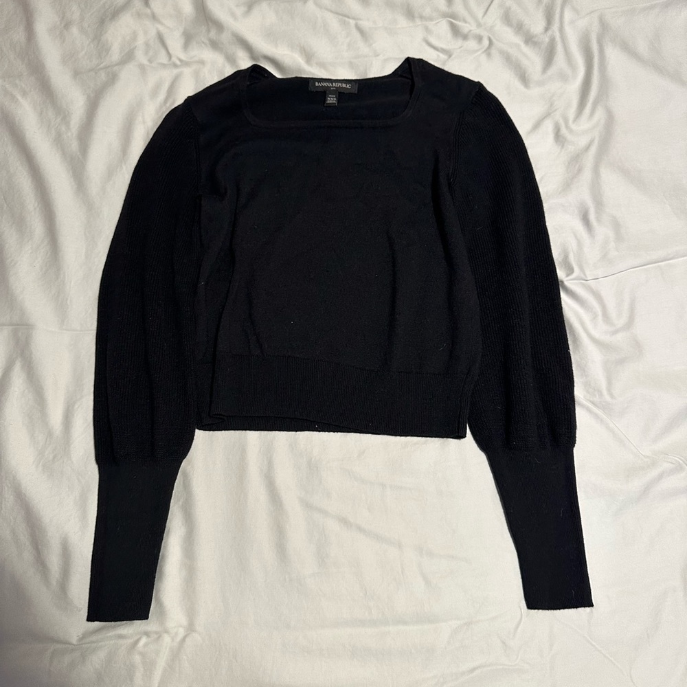 slight cropped, black long sleeve sweater